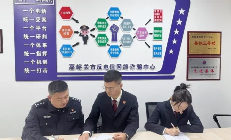 “高额返利”让她深陷传销泥潭，,女装店老板从参与传销成为骨干